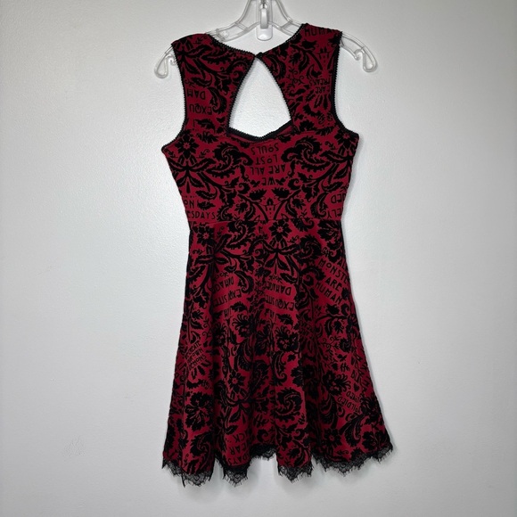 American Horror Story Flocked Damask Dress Women’s XS Red Black Lace Trim Skater - Picture 9 of 11